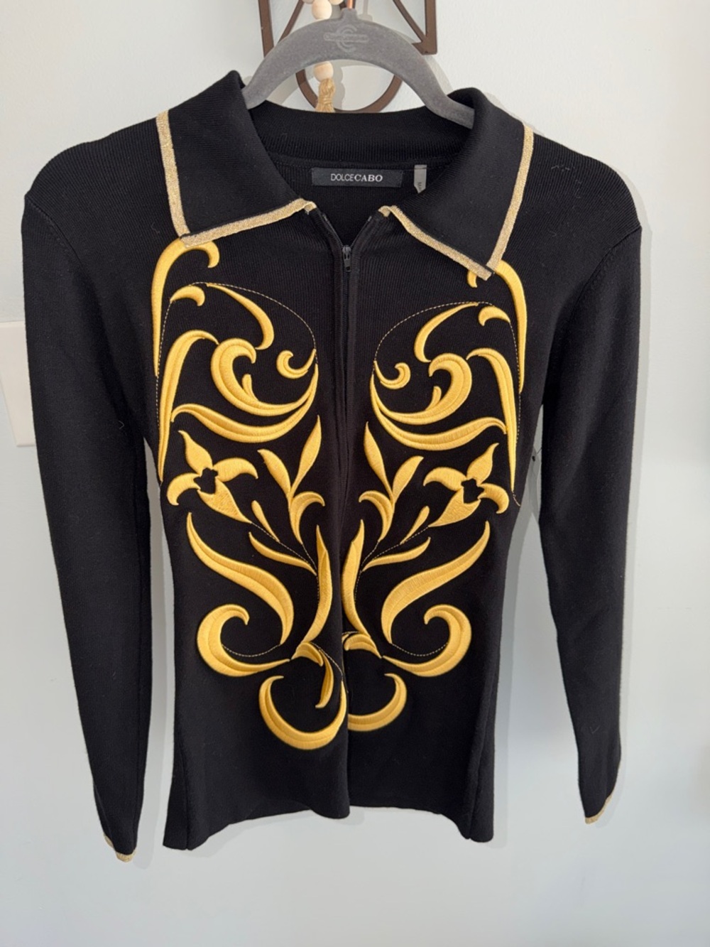 ⭐️NWT Dolce Cabo Knit Gold Embroidered Zip Jacket⭐️